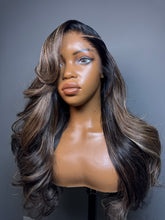 Load image into Gallery viewer, 7x7 Liyah Beige Highlights